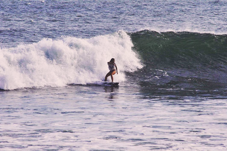 camille spitz surfing