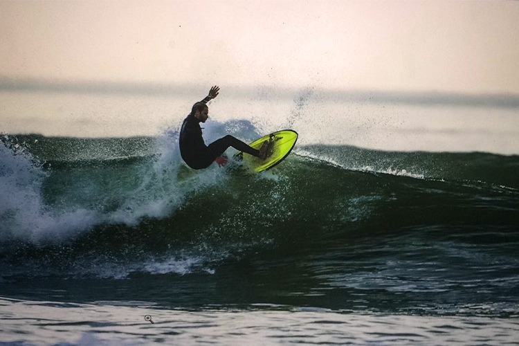 samuel dhivert surfing